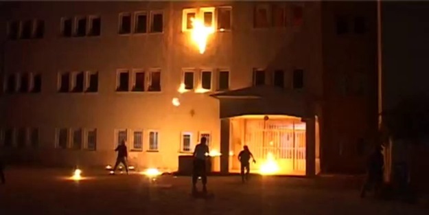 Hedeflerinde çocuklar var: Hainler 78 okulu yaktı