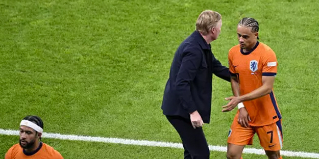 Hedeflerinde Türk futbolcuları var: Fransız hakem dünyaya duyurdu hareketleriyle: Hollanda'nın hocası haddini aştı!