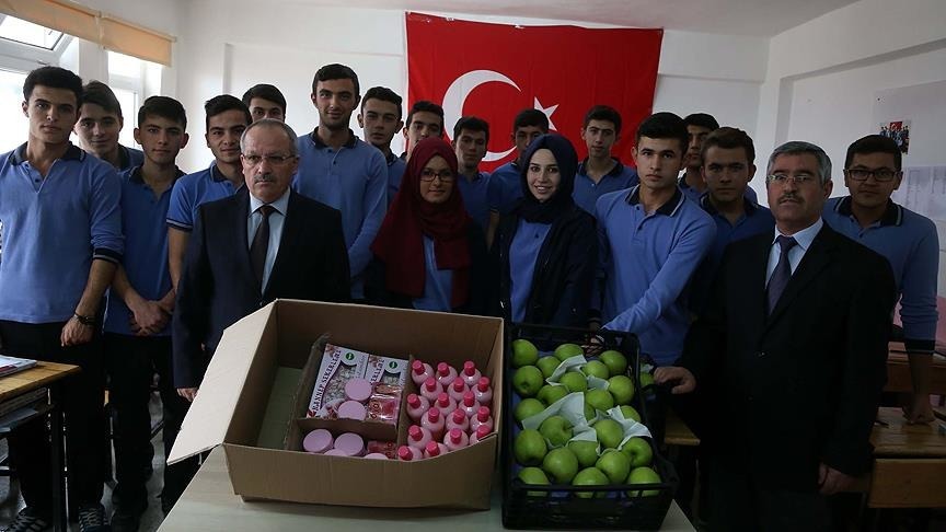 Hediyeleri küçük, yürekleri büyük