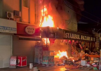 Hediyelik eşya dükkanı bomba gibi patladı!