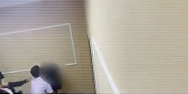 'Heimlich Manevrası' yüzünden dayak yedi