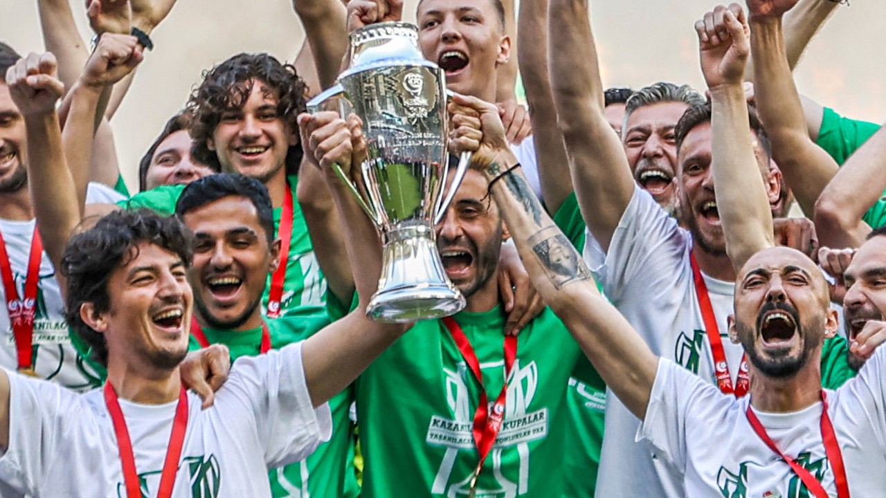 Helal olsun size: Bursaspor kupasını aldı...