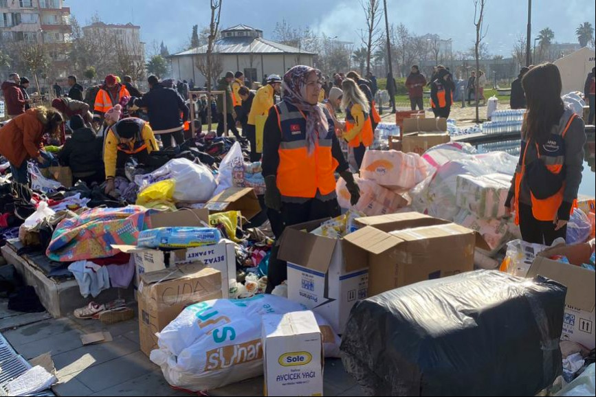 Helal olsun size! Deprem bölgesindeki gönüllüler gönülleri fethetti