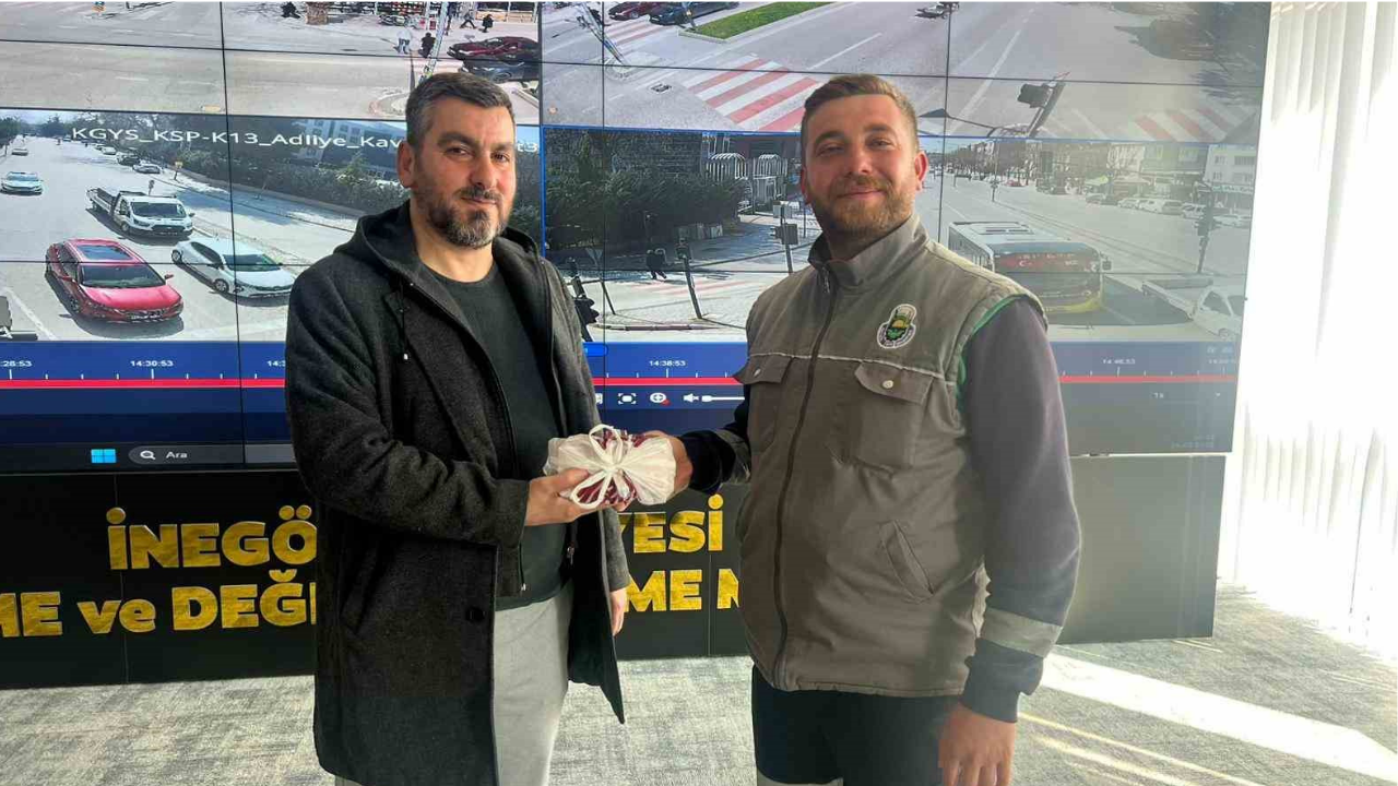 Helal olsun: Yolda bulduğu 200 bin lirayı sahibine teslim etti