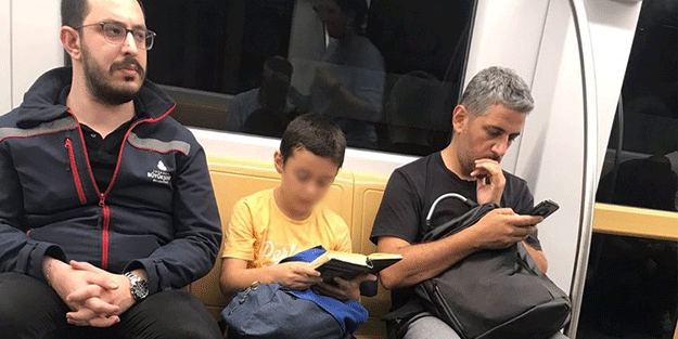 Helal sana çocuk! Metroda muhteşem görüntüler