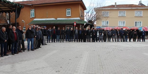 'Helallik' vermek için metrelerce kuyruğa girdiler