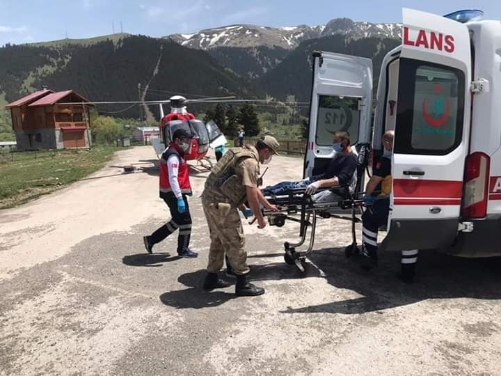 Helikopter ambulans bu kez mantardan zehirlenen hasta için havalandı 