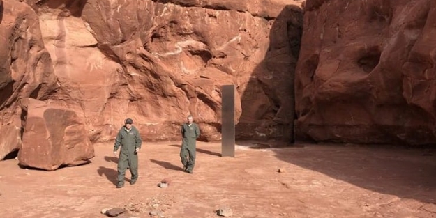 Helikopterle fark edildi! Çölün ortasındakini gören 'uzaylı var' dedi