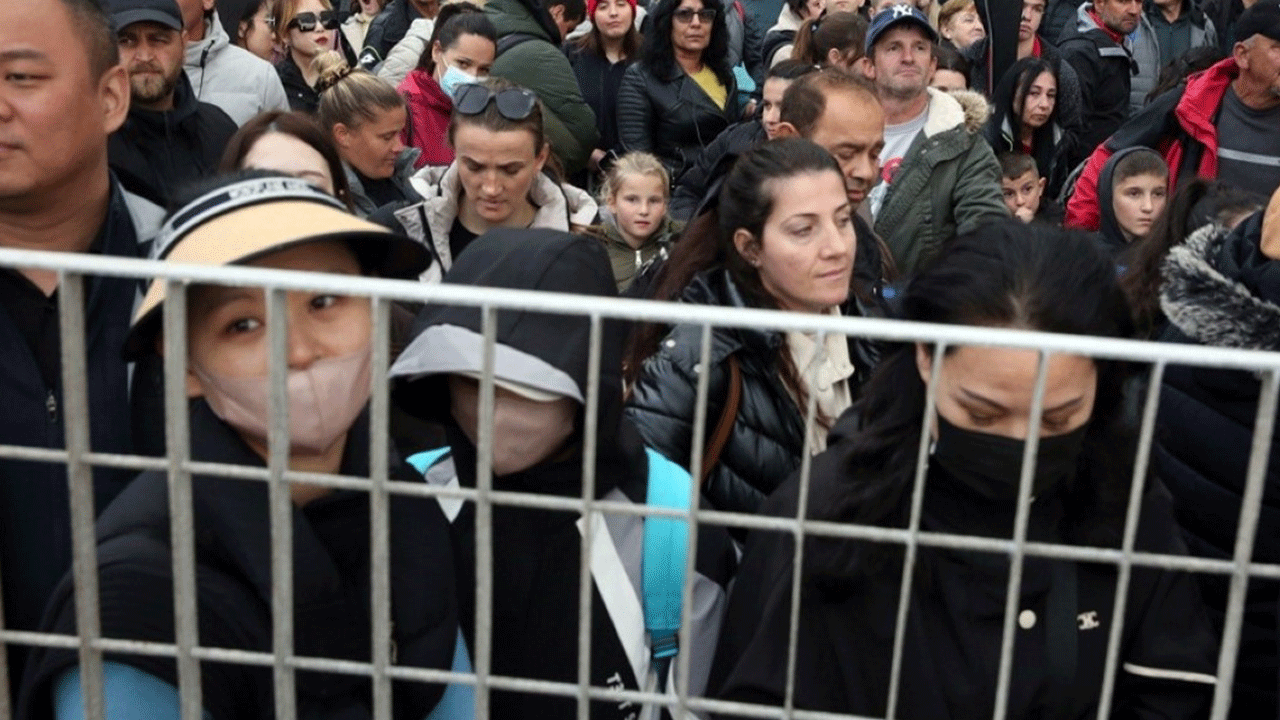 Helikopterler hazır bekliyor: 11 bin kişi yola çıktı!