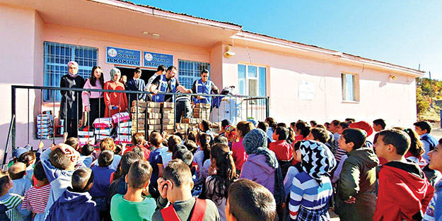 ‘Help Me’ mazlumların gönüllerine dokunuyor