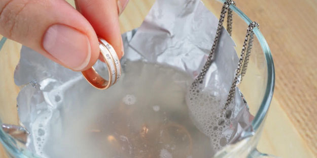 Hem altın hem de gümüş nasıl parlatılır? Evde kararmış yüzük, kolye, küpe parlatma! İşte detaylar