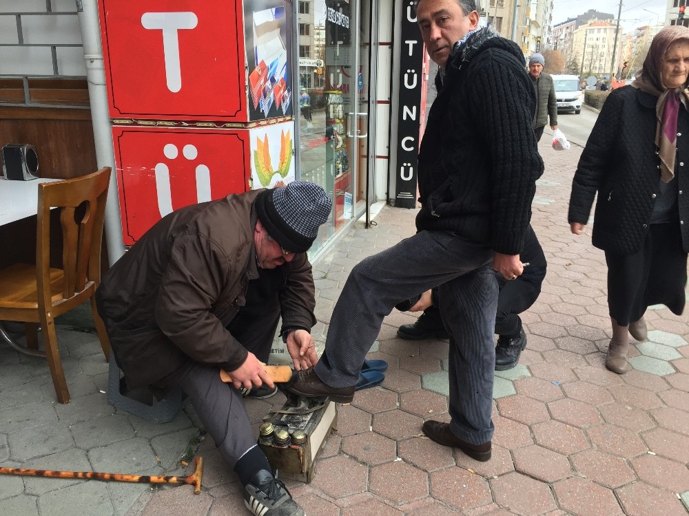 Hem hastalıkla hem borçlarla mücadele ediyor 