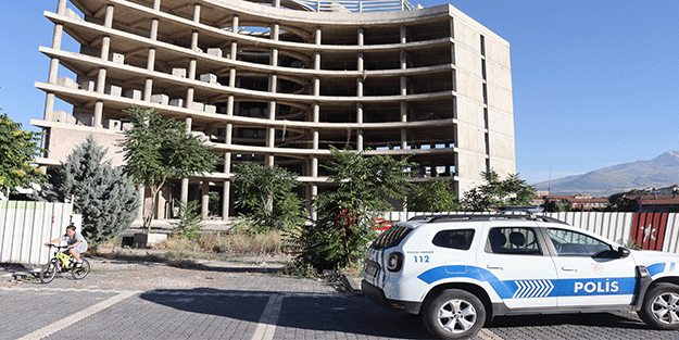 Hem hırsızlık yaptı hem cezaevine gireceğini öğrenince intihara kalkıştı!