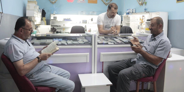 Hem indirim hem de… Böyle telefon tamircisi görmediniz