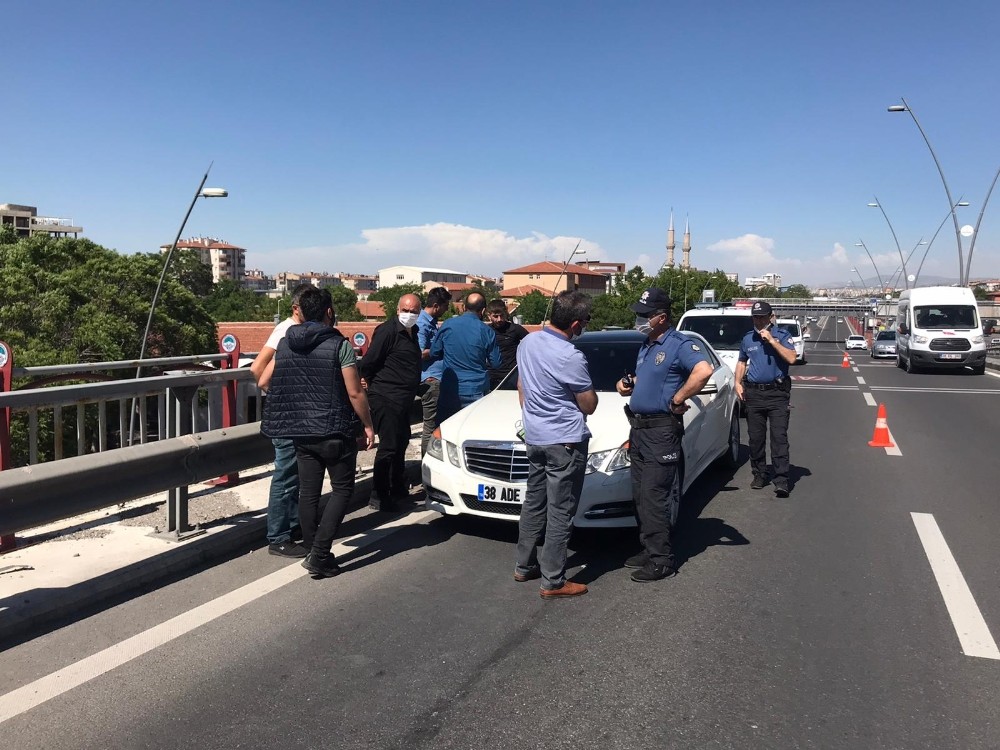 Hem kaza yaptırdılar, hem de araçtaki paraları çalıp kaçtılar 