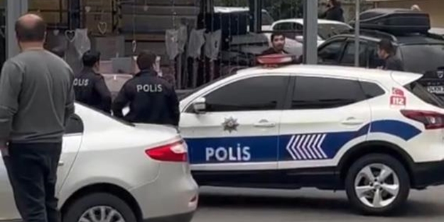 Hem kendine hem çocuğuna bıçak dayadı