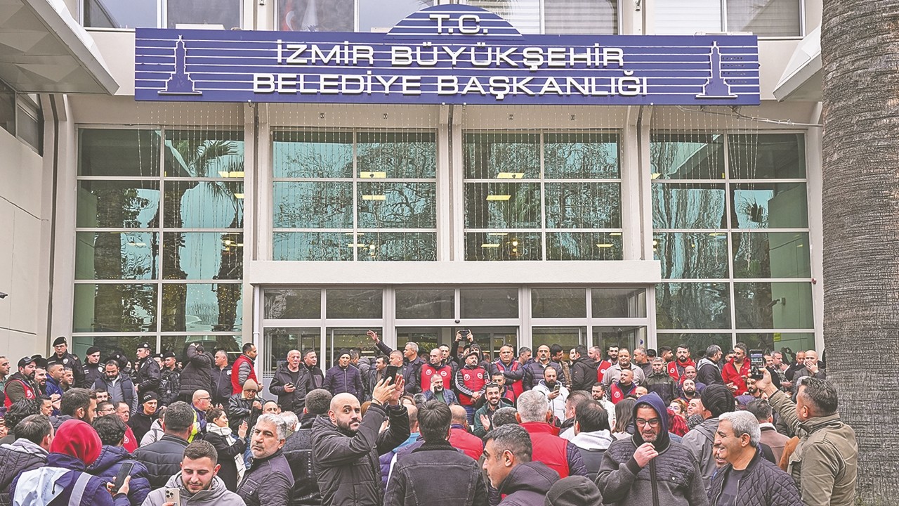 Hem maaş vermiyor hem tehdit ediyor