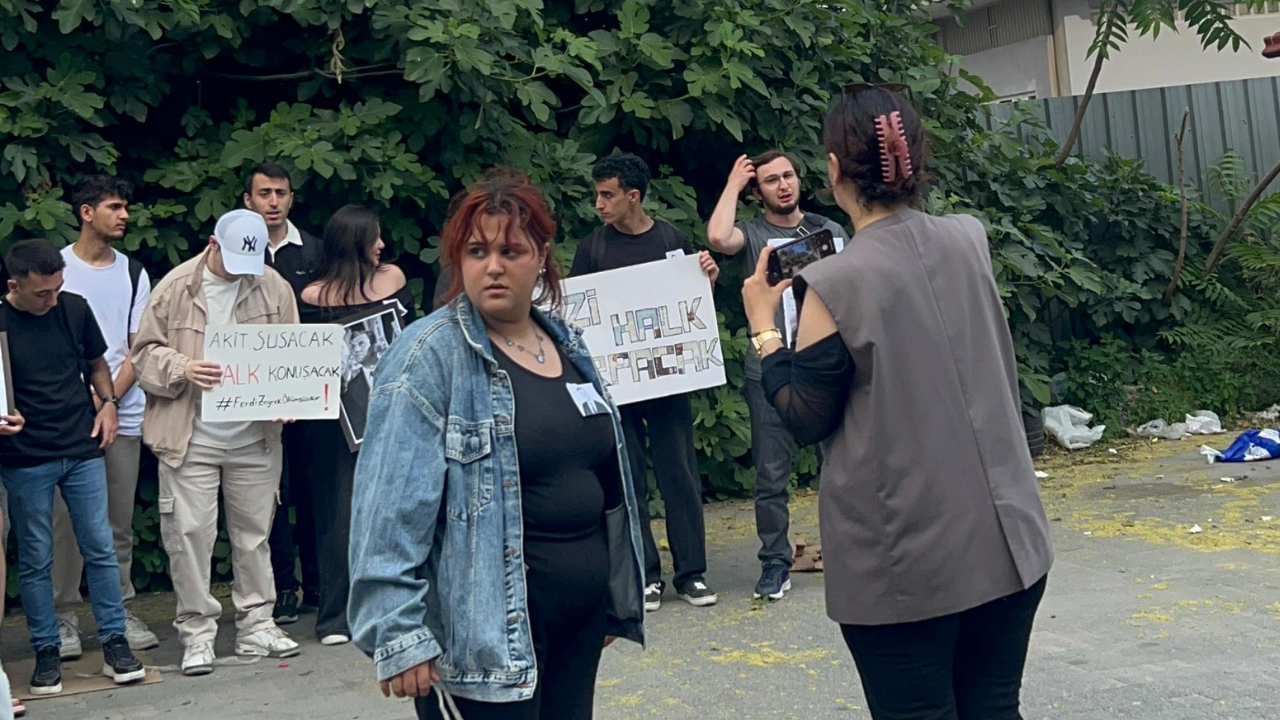 Hem montaj yaptılar hem hedef aldılar! Bir avuç trolle Akit önünde eylem denemesi