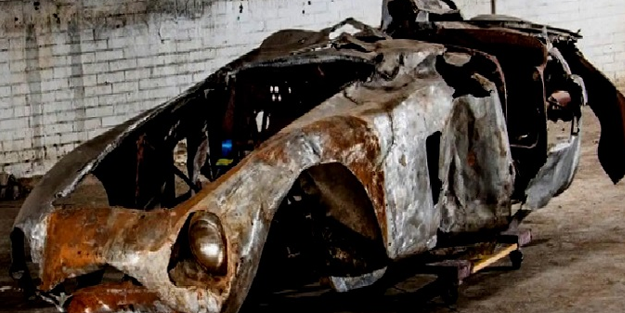 Hem zengin, hem beyin yok... Hurda Ferrari 2 milyon dolara alıcı buldu!