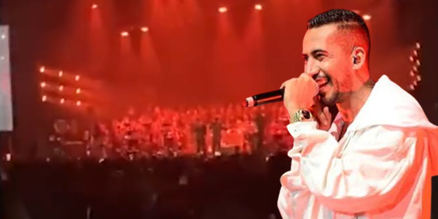 Hem zıplayıp eğleniyorlar hem de şikayetçiler! Batı tarzı konserde istifa zırvalığı