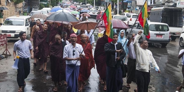 Budistler, Müslümanlara karşı yürüdü