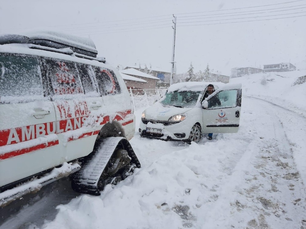 Hemodiyaliz hastaları paletli ambulansla kurtarıldı 