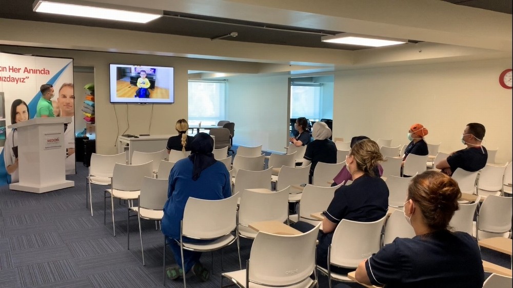 Hemşirelerin gününü çocukları görüntülü olarak kutladı 