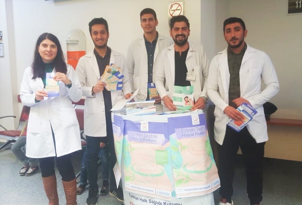 Hemşirelik bölümü öğrencilerinden tarama etkinliği 