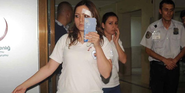 Hemşireye muşta ile vurdu