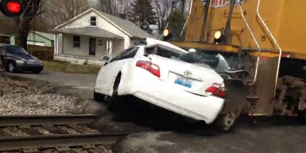 Hemzemin geçitte facia!../VİDEO