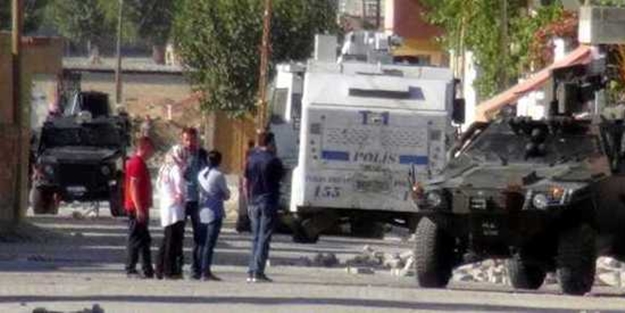 Hendek kapatan polise silahlı saldırı