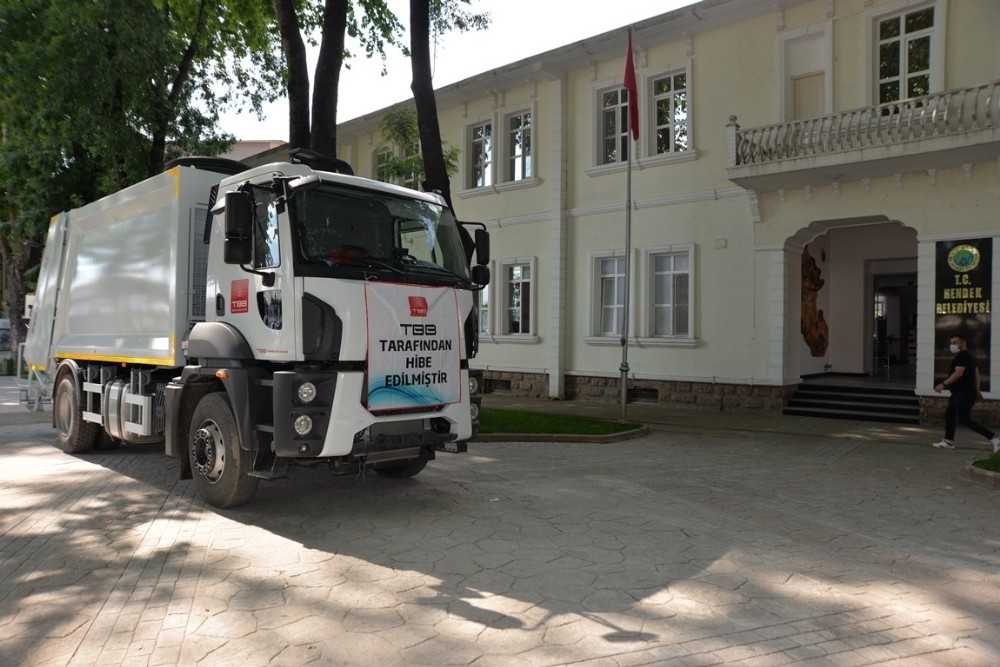 Hendek’e yeni çöp kamyonu alındı 