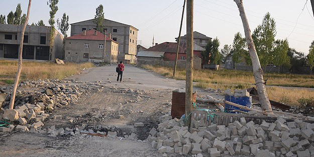 Hendekler kapatıldı barikatlar kaldırıldı