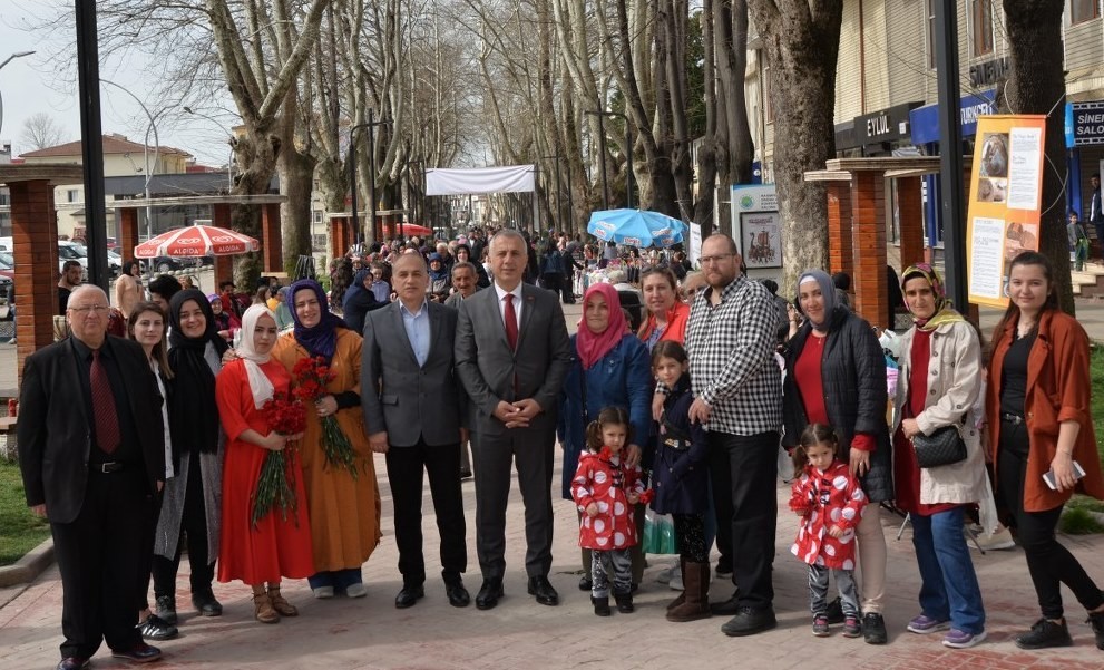 Hendekli kadınlar el emeği göz nuru ürünlerini satışa çıkardı 