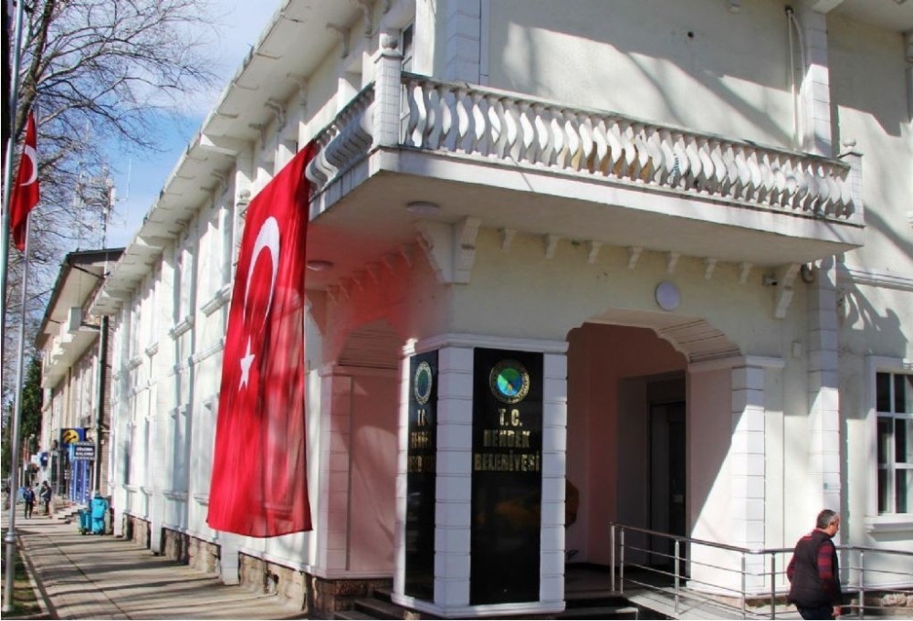 Hendek’te belediyeye ait işyerlerinin kiraları ertelendi 
