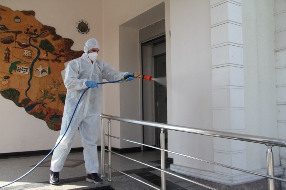 Hendek’te korona virüse karşı dezenfekte çalışmaları devam ediyor 