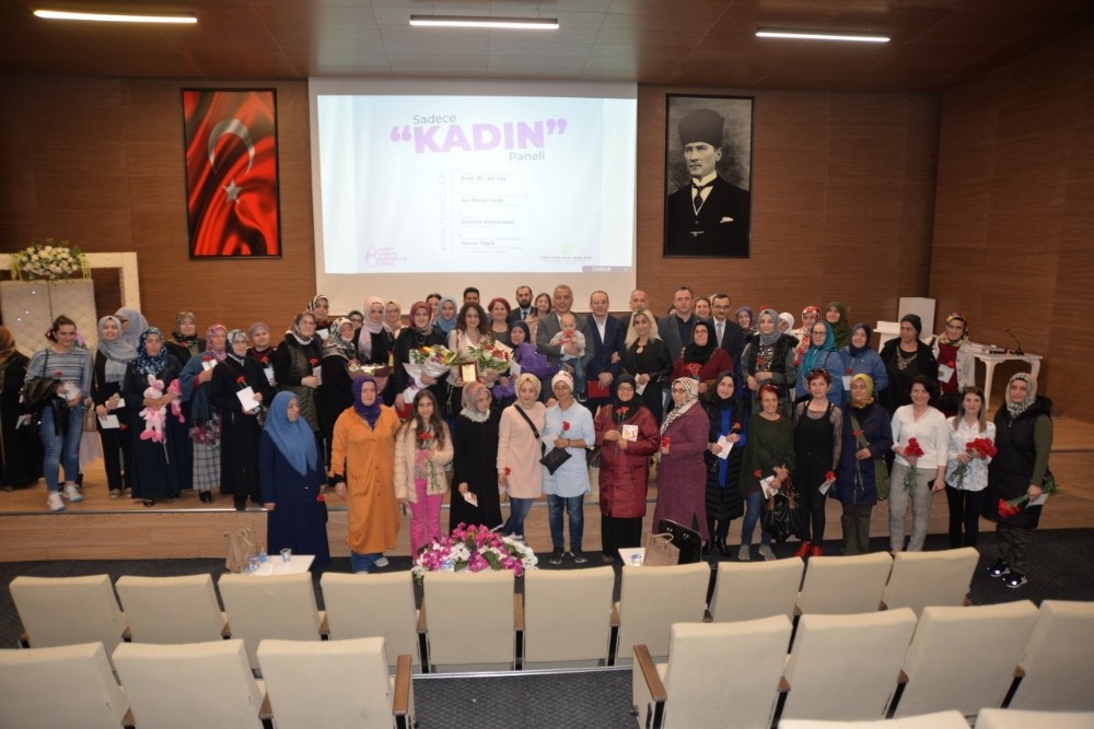 Hendek’te ‘Sadece Kadın’ konulu panel düzenlendi 