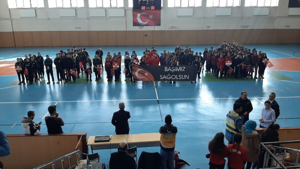 Hentbol maçları şehitlere saygı duruşu ile başladı 