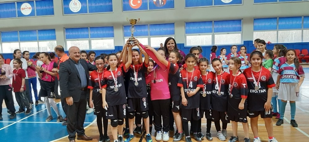 Hentbolda şampiyon Anadolu Kalkınma Vakfı 