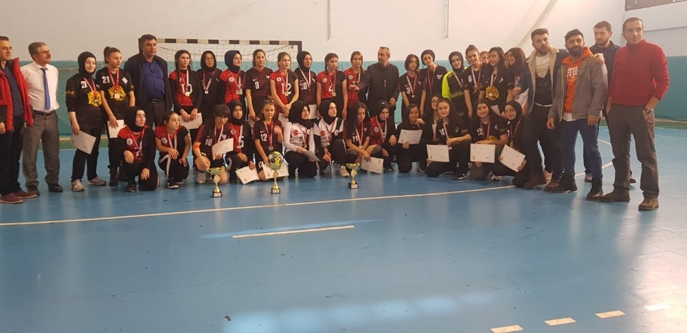 Hentbolun kraliçeleri Oltu’dan 