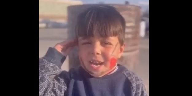 Henüz okula bile gitmiyor! Suriyeli çocuk bakın ne okudu