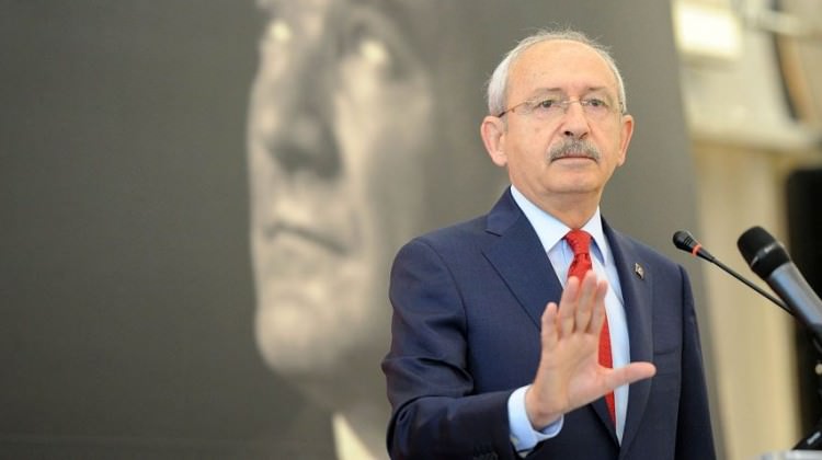 “Hepinizi tek tek izliyorum”