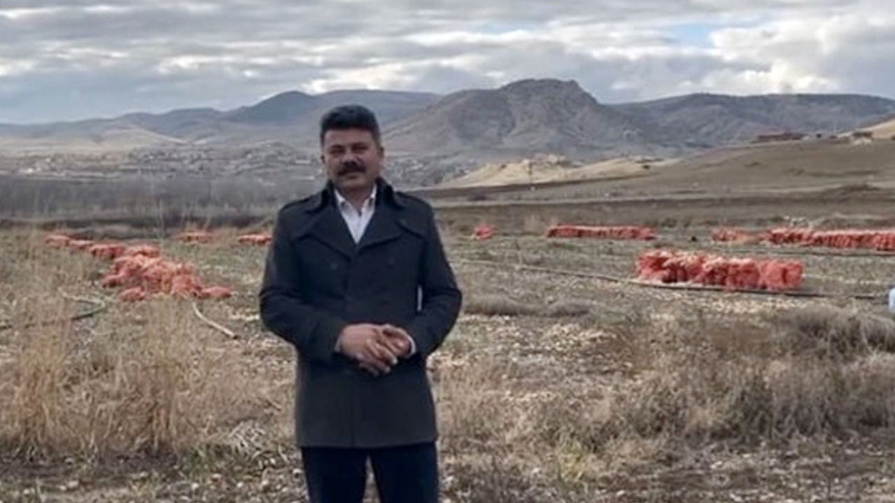 Hepsini yerlere saçıp israf etmişti! CHP'nin patates şovmeni bu kez hakaret saçtı