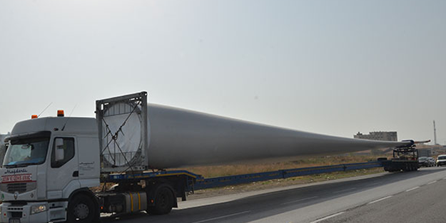 Her biri 68 metre uzunluğunda... TIR'larla taşındı