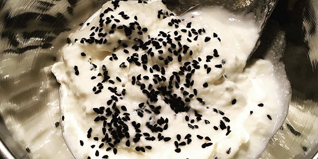 Her gece yatmadan çörek otlu yoğurt yiyin, bakın neler oluyor