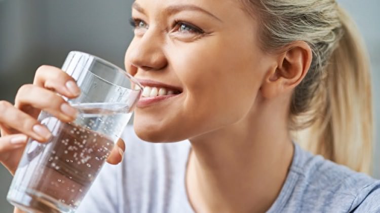 Her gün 2.5 litre su tavsiyesi