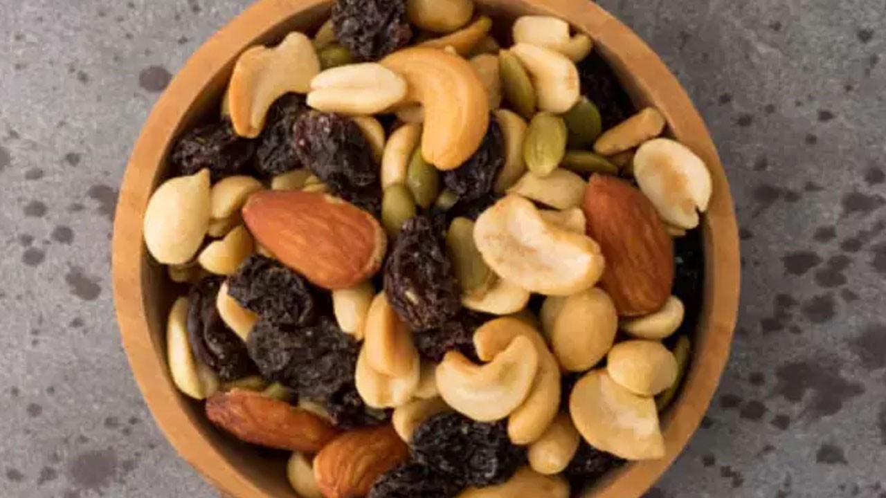 Her gün bir avuç yiyin: Demans riskini ortadan kaldırıyormuş! Sona eriyor