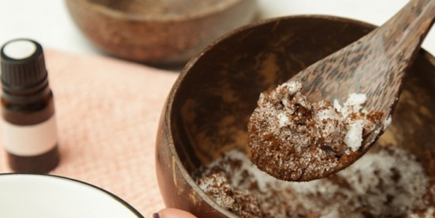  Her gün kahveye bir kaşık ekleyin tüm yağları yaksın, karın bölgenizdeki yağları eritsin!