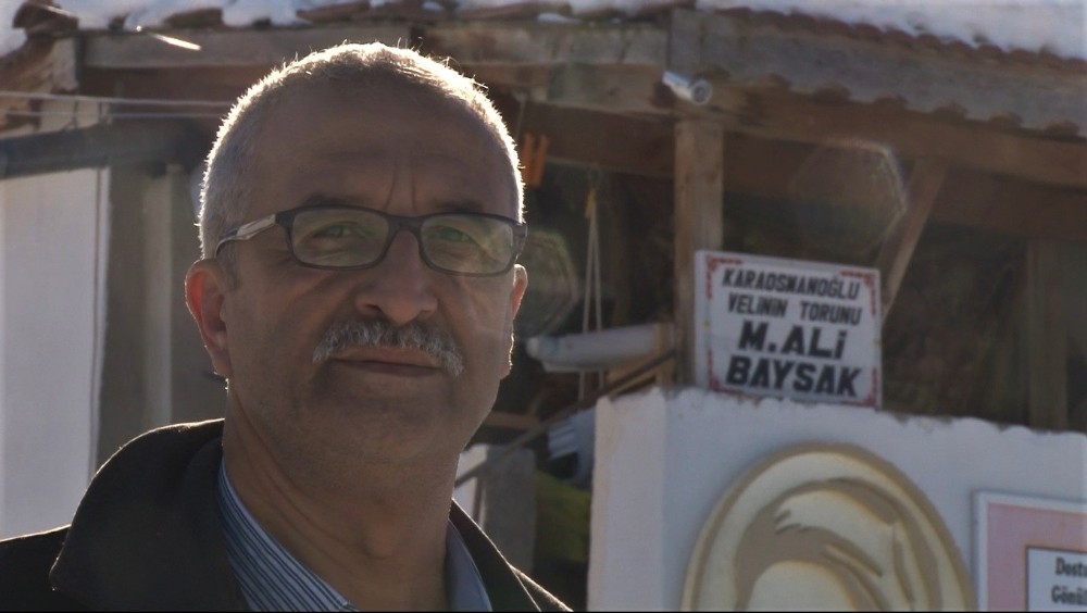 Her gün kendi mezar taşını görüyor 