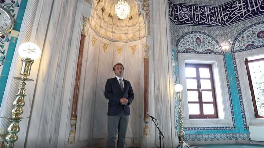 Her hafta farklı bir camide mihraba çıkıyor! Cuma namazında 550 bin babaya ‘babalık eğitimi’